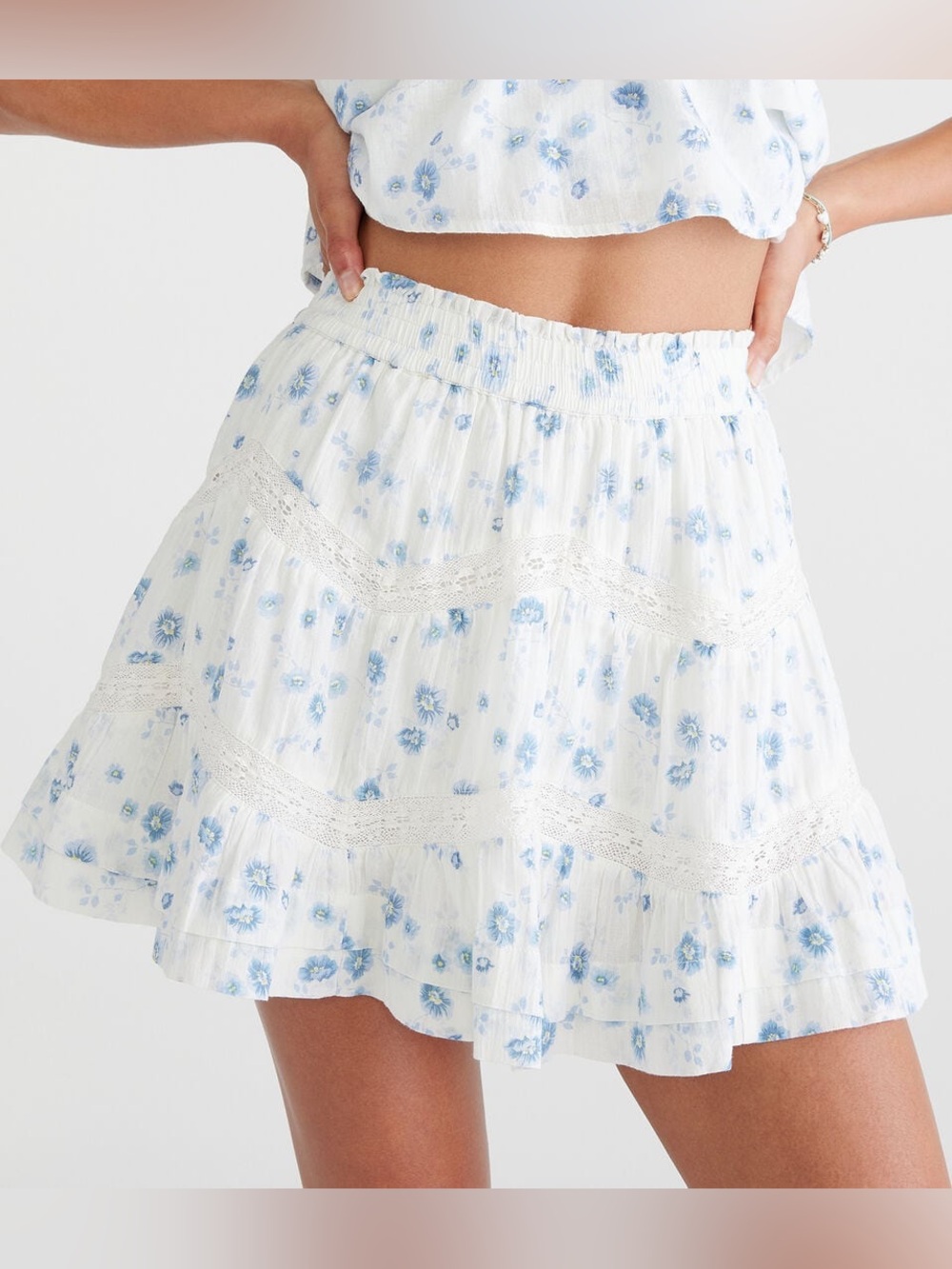 Aeropostale floral zigzag lace tiered mini skort, size xsmall